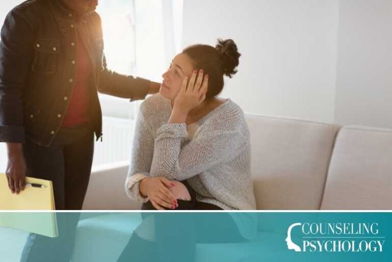A mental health counselor specializing in addiction counseling meets with a patient in her office.